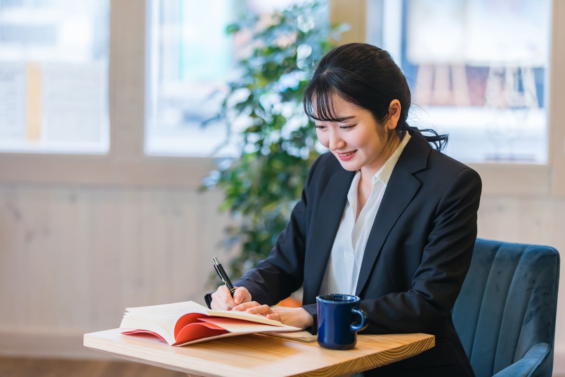 忙しい社会人が勉強時間を作るコツは？継続のヒントと実例
